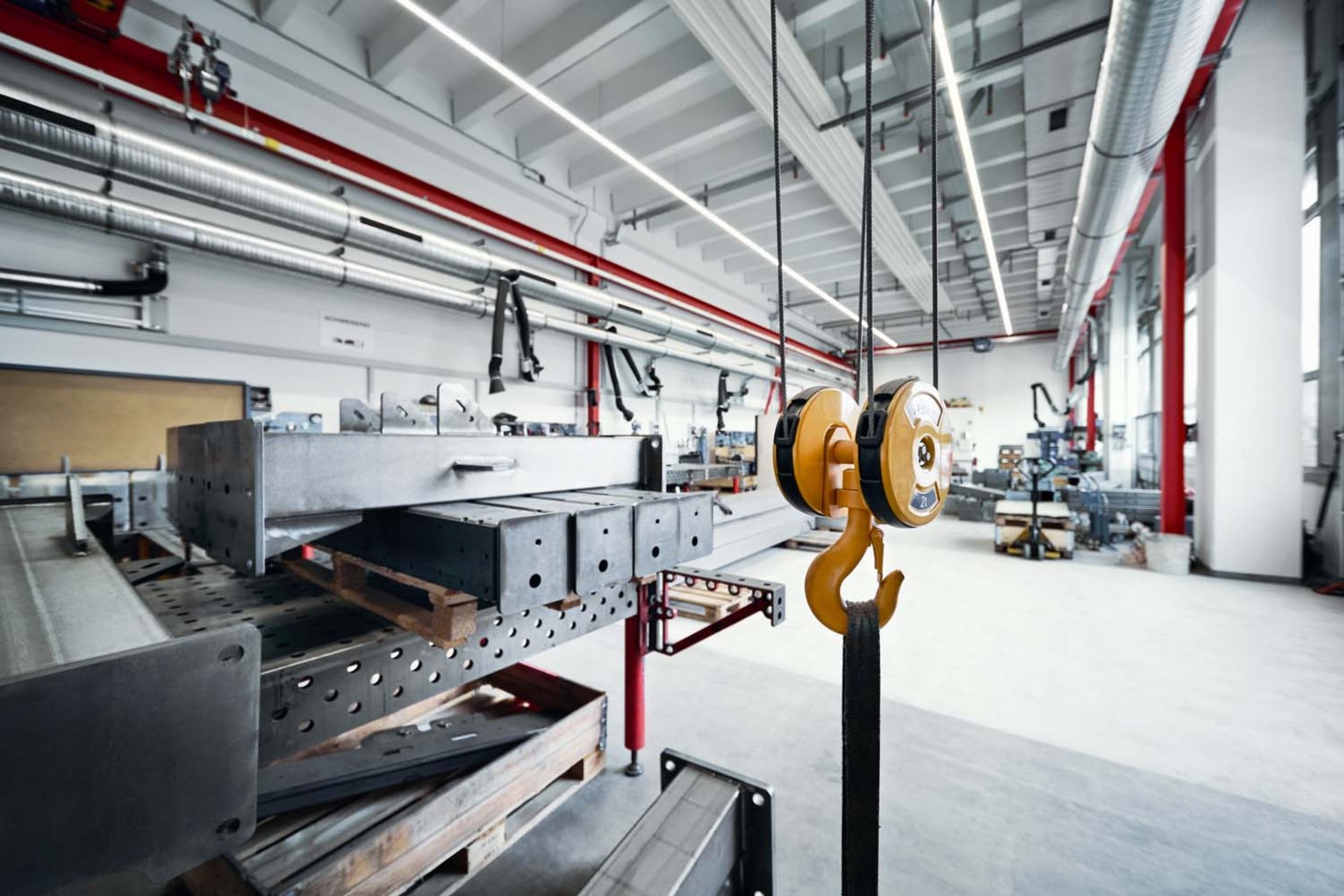 TGW Robotics Rohrdorf Produktionshalle