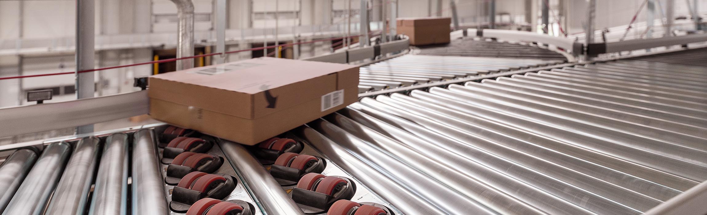 Precise and qualitative intralogistics for your high-performance conveyor technology and sorters.