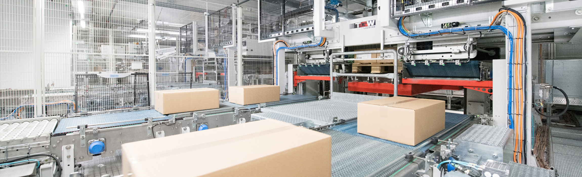 Full case picking with our (De) Palletising Systems.