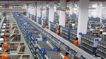 China's E-commerce Specialist CNSS Receives Extensive TGW Conveyor Technology