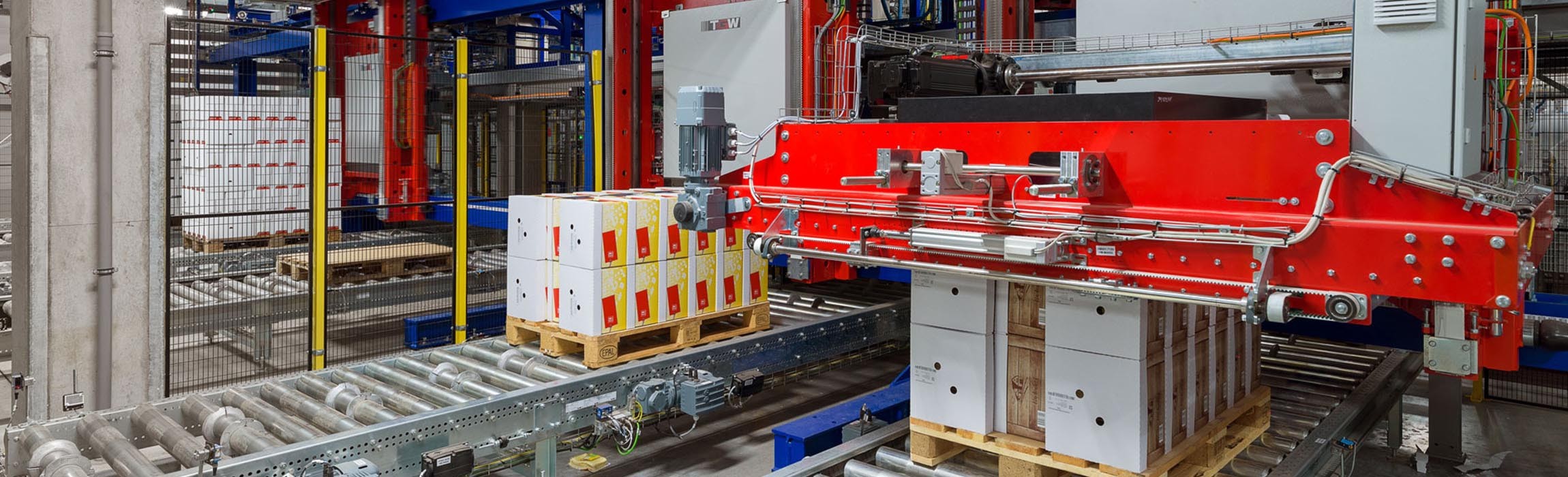 Thanks to the central palletising system, Heinrichsthaler was able to double its output to 100 pallets per hour.