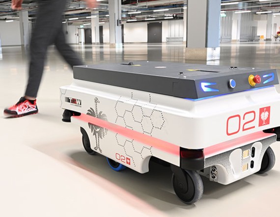 A fleet of 26 intelligent Autonomous Mobile Robots (AMRs) from TGW supplies the workstations in the fulfilment center.