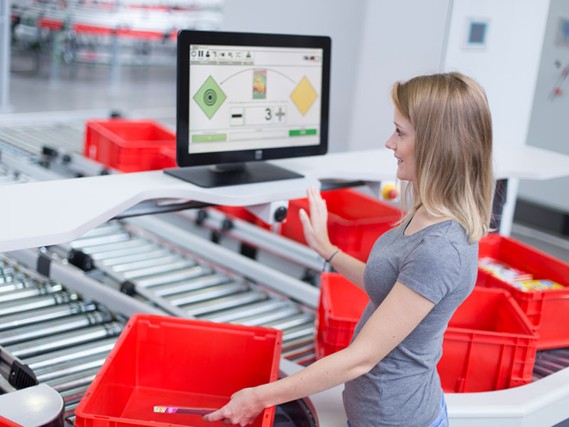 TGW offers an answer to fashion logistics challenges with FlashPick® and OmniPick®.