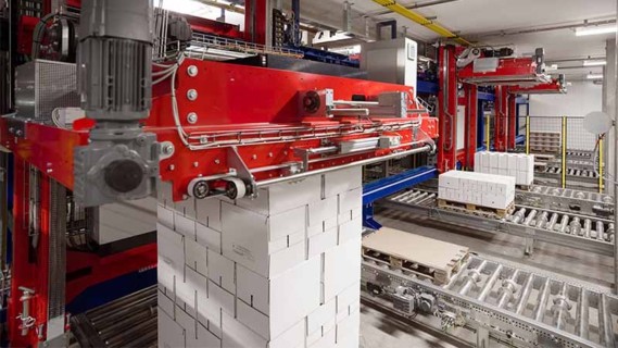Three TGW gantry robots palletize milk products in an automated process.