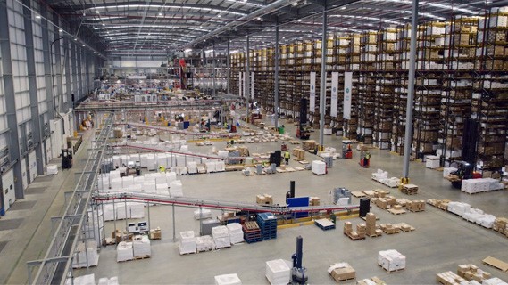 Hachette zentrales Distributionszentrum UK, fortschrittliche Automatisierungstechnik, effiziente Lagerung und Kommissionierung.